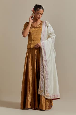 Vinusto Gold Handwoven Zari Chanderi Set 