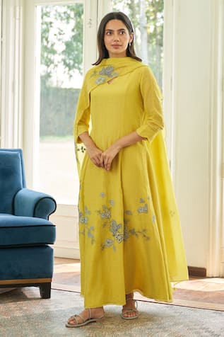 Vaayu Daffodil Applique Anarkali Set 