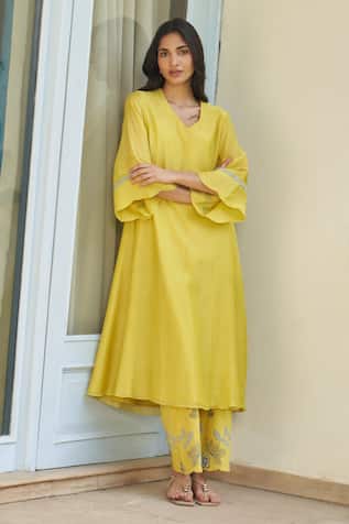 Vaayu Daffodil Applique Kurta Pant Set 