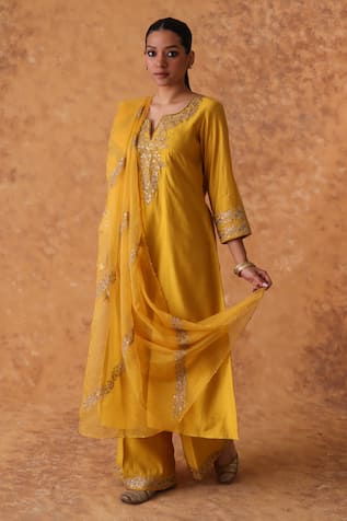Pouli Pret Yellow Zardozi Chanderi Kurta Set 