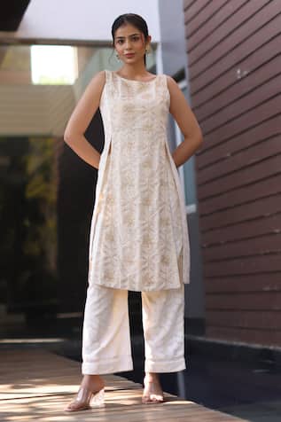 Nazar By Indu Ivory Aari Embroidered Kurta Pant Set 