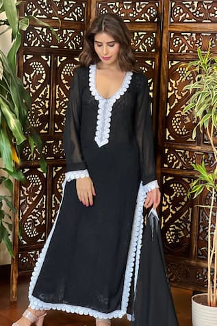 LABEL AISHWARYRIKA Midnight Bloom Chikankari Lace Kurta Set 