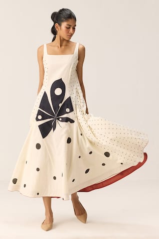 Kharakapas Eira Off White & Black Dress 