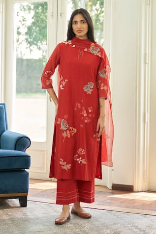 Vaayu Applique Embroidered Kurta Pant Set 