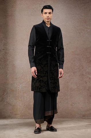 Tarun Tahiliani Black Velvet Sherwani Kurta Set 
