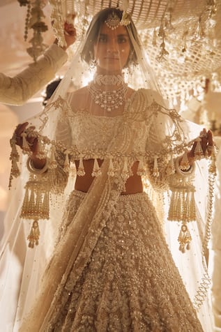 Seema Gujral Ivory Pearl Hand Embroidered Chaadar Dupatta 