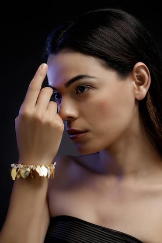 Dugran By Dugristyle Gold-Plated Leaf Design Bracelet 