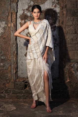 Label Anshu Khathuria Designer Pre-Draped Saree & Blouse Set 