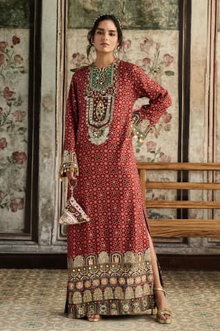 Diyarajvvir Embellished Maroon Kaftan 