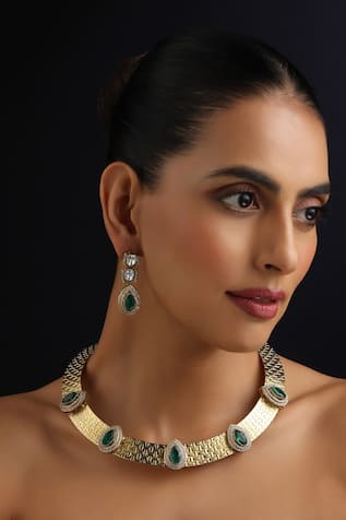 Swabhimann Emerald Hasli Necklace Set 
