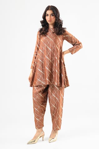 Amrood Embroidered Kurta & Pant Set 