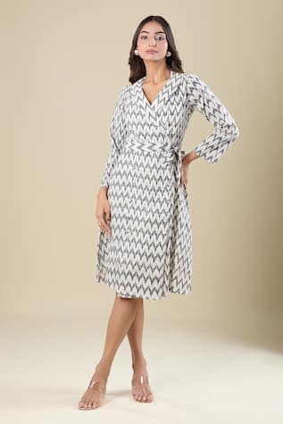 Naintara Bajaj Cream Ikat Handloom Dress With Belt 