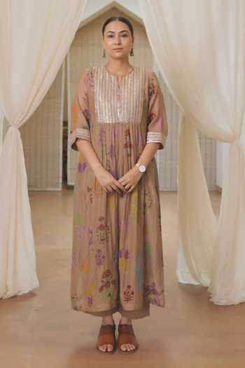 Rekha Agra Beige Silk Chanderi Kurta Set 