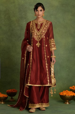 saina kapoor Maroon Chanderi Embroidered Kurta Set 