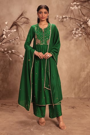 Label Niti Bothra Placement Embroidered Kurta With Pant 