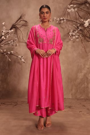 Label Niti Bothra Embroidered Kurta With Pant 