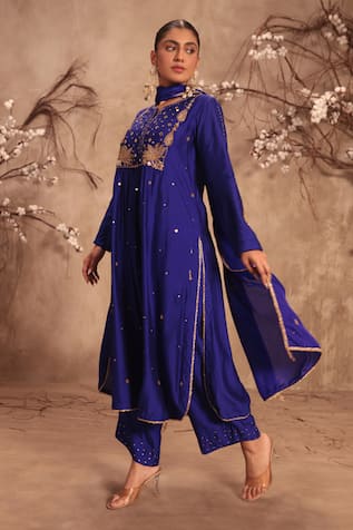 Label Niti Bothra Embroidered Kurta With Pant 