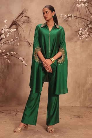 Label Niti Bothra Placement Embroidered Cape With Pant 