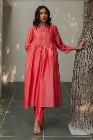KAJAL AGRAWAL Ishra Embroidered Kurta Set 