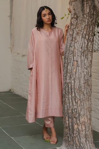 KAJAL AGRAWAL Pavani Handwoven Kurta Set 
