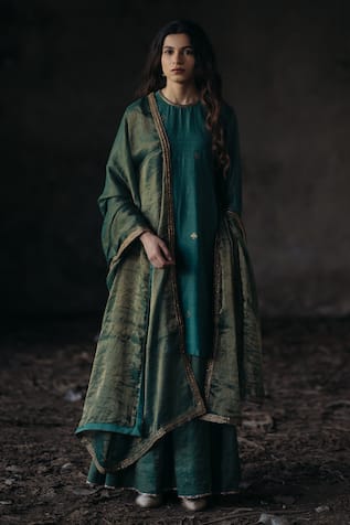 KAJAL AGRAWAL Flowers & Moon Handwoven Kurta Set 