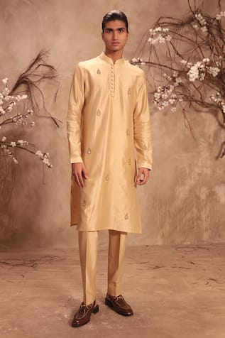 Label Niti Bothra Nazakat Ivory Applique Buti Kurta Set 