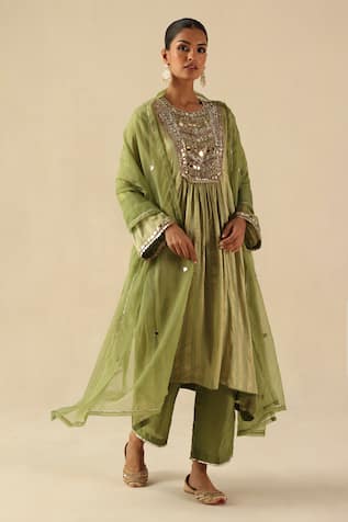 Begum Naksh Kurta Pant Set 