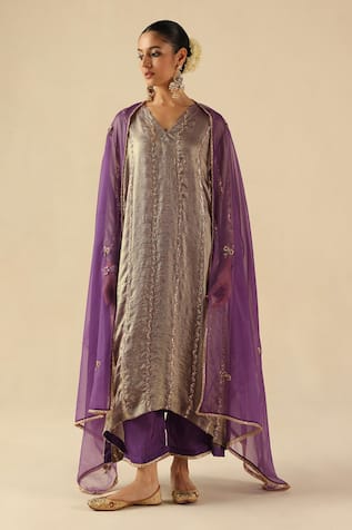 Begum Jhoomar Kurta Pant Set 