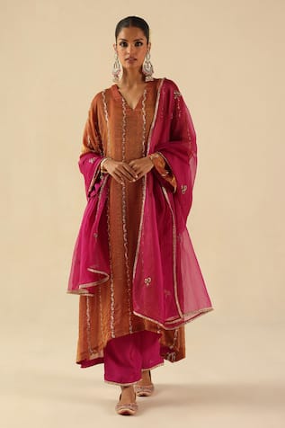 Begum Jhoomar Kurta Pant Set 