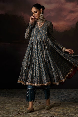 Swatti Kapoor Sufia Floral Embroidered Kurta 