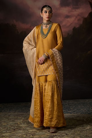 Swatti Kapoor Ayaan Floral Print Kurta Set 