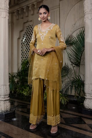 Farha Syed Yellow Hand Embroidered Kurta Set 