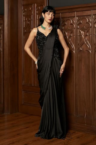 Istya Black Corset With Pre-Draped Saree 
