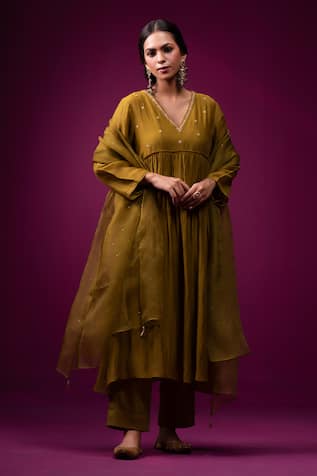 Trendy Tokari Placement Zari Work Kurta Set 