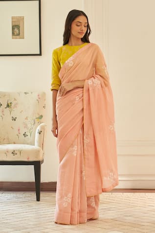 Vaayu Tulip Floral Saree With Unstitched Blouse Piece 
