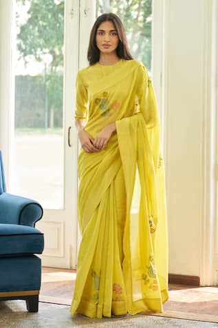 Vaayu Daffodil Floral Applique Saree With Unstitched Blouse Piece 
