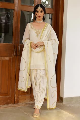 Sanam Floral Embroidered Kurta Set 