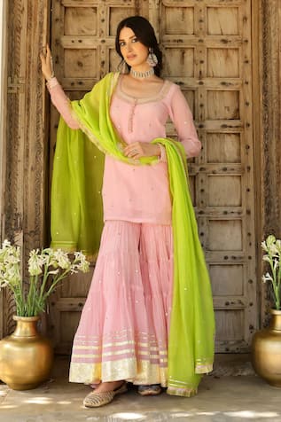 Sanam Aari Embroidered Kurta Set 