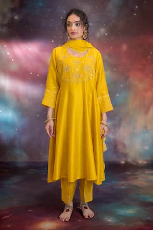 Kacha Tanka Najm Chanderi Embroidered Kurta Set 