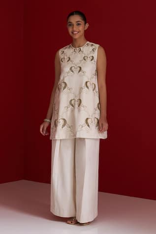 Sitaraa Raksha Ivory Embroidered Kurta With Pant 