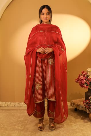 BO Tree Amum Thread Embroidered Kurta Set 