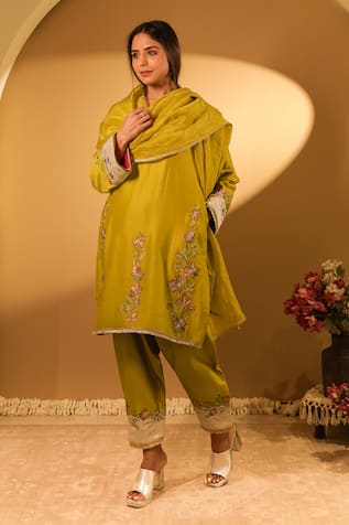 BO Tree Abeer Floral Embroidered Kurta Set 