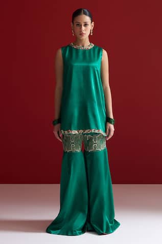 Sitaraa Padmika Emerald Green Embroidered Kurta With Gharara 
