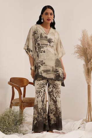 Surkh Syahi Vanya Kaftan Set 