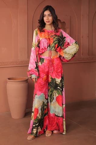 Surkh Syahi Bageecha Slouch Crop Top With Pant 