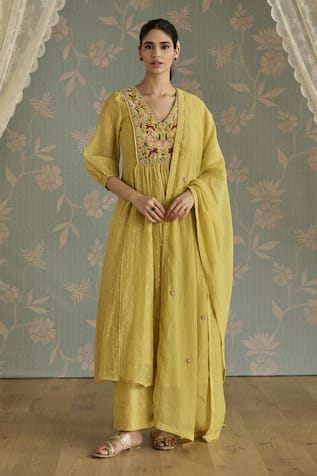 Kritika Dawar Zella Hand Embroidered Kurta Set 