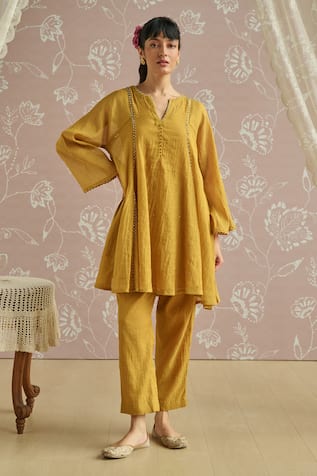 Kritika Dawar Zaina Tissue Hand Embroidered Kurta Set 