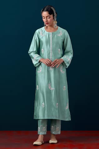 Anantaa By Roohi Flower Embroidered Kurta & Pant Set 