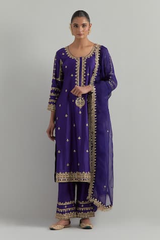 Ikshita Choudhary Floral Embroidered Chanderi Kurta Set 