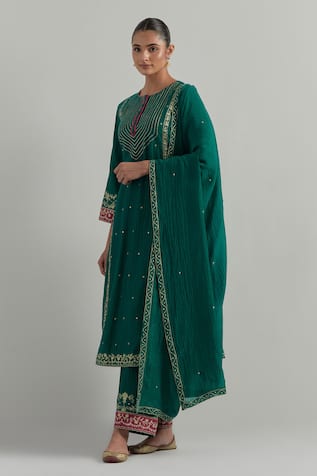 Ikshita Choudhary Embroidered Chanderi Kurta Set 